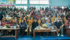 Kepala BP Batam/Wali Kota Batam, Amsakar Achmad, bersama Ketua Pikori BP Batam/Ketua TP PKK Kota Batam, Erlita Amsakar, secara resmi menutup rangkaian Kejuaraan Voli Piala Bergilir Walikota Batam & Piala Bergilir Ketua TP PKK Kota Batam Tahun 2026 di GOR Raja Djafar, Tiban Indah. Foto: INIKEPRI.COM/BP Batam