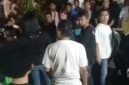 Ratusan orang dari Komunitas Andalan Driver Online (Komando) Batam dan Pemuda Batak Bersatu (PBB) mendatangi kantor polisi untuk mendampingi proses pelaporan. Foto: INIKEPRI.COM