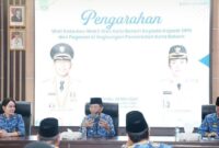 Wali Kota Batam, Amsakar Achmad, bersama Wakil Wali Kota Batam, Li Claudia Chandra, memberikan pengarahan kepada seluruh kepala Organisasi Perangkat Daerah (OPD) dan aparatur sipil negara (ASN) di lingkungan Pemerintah Kota Batam. Foto: INIKEPRI.COM/Media Center Batam 