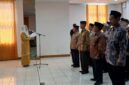 Bupati Natuna, Cen Sui Lan, mengukuhkan Pengurus Forum Kerukunan Umat Beragama (FKUB) Kabupaten Natuna periode 2025-2030 bersama Forum Pemuda Lintas Agama periode 2026-2028 di Ruang Rapat II Kantor Bupati Natuna, Jalan Bukit Arai, Ranai. Foto: Istimewa