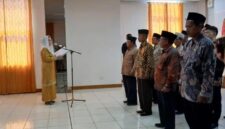 Bupati Natuna, Cen Sui Lan, mengukuhkan Pengurus Forum Kerukunan Umat Beragama (FKUB) Kabupaten Natuna periode 2025-2030 bersama Forum Pemuda Lintas Agama periode 2026-2028 di Ruang Rapat II Kantor Bupati Natuna, Jalan Bukit Arai, Ranai. Foto: Istimewa