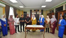 Bupati Natuna Cen Sui Lan saat menerima kunjungan Ikatan Guru Taman Kanak-Kanak Indonesia Persatuan Guru Republik Indonesia (IGTKI-PGRI) Kabupaten Natuna dalam rangka peringatan HUT IGTKI-PGRI ke-76. Foto: INIKEPRI.COM/NatunaKab 