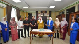 Bupati Natuna Cen Sui Lan saat menerima kunjungan Ikatan Guru Taman Kanak-Kanak Indonesia Persatuan Guru Republik Indonesia (IGTKI-PGRI) Kabupaten Natuna dalam rangka peringatan HUT IGTKI-PGRI ke-76. Foto: INIKEPRI.COM/NatunaKab 