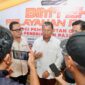 Sekda Batam, Firmansyah, memberi keterangan pers usai membuka Bimtek Pelayanan Publik di Harris Hotel Batam Center. Foto: INIKEPRI.COM/Media Center Batam 