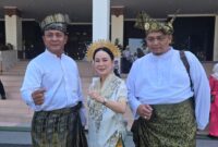 Sekretaris Bapenda Batam Ulik Mulyawan (kiri) bersama Wakil Wali Kota sekaligus Ex Officio Wakil Kepala BP Batam Li Claudia Chandra (tengah). Foto: INIKEPRI.COM