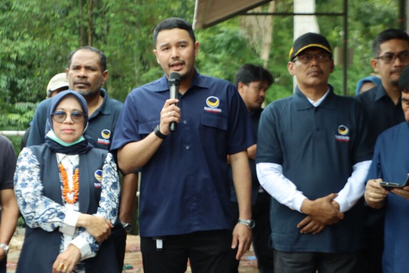 Ketua DPD Partai NasDem Kota Batam Randi Zulmariadi menyampaikan kata sambutan di Kenduri Restorasi. Foto: INIKEPRI.COM