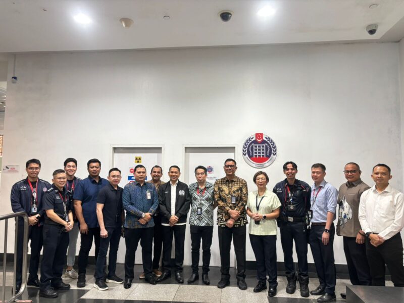 Imigrasi Kepri melakukan kunjungan ke ICA Singapura. Foto: INIKEPRI.COM