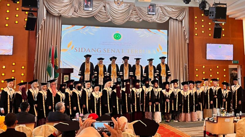 Wisuda Angkatan II Sekolah Tinggi Ilmu Tarbiyah (STIT) Internasional Muhammadiyah Batam Tahun Akademik 2025/2026 yang digelar di Nagoya Hill Hotel, Batam. Foto: INIKEPRI.COM