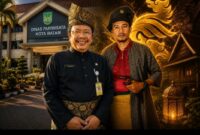 Kepala Bidang Kebudayaan Dinas Kebudayaan dan Pariwisata Kota Batam, Samson Rambah Pasir dan Dewan Pendiri Rumah Budaya Kacip Tembaga Sungai Pakning Zalfandri Zainal alias Mat Rock Sejangat. Foto: AI/RiauBerdaulat