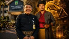 Kepala Bidang Kebudayaan Dinas Kebudayaan dan Pariwisata Kota Batam, Samson Rambah Pasir dan Dewan Pendiri Rumah Budaya Kacip Tembaga Sungai Pakning Zalfandri Zainal alias Mat Rock Sejangat. Foto: AI/RiauBerdaulat