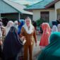 Bupati Natuna Cen Sui Lan meninjau pasar murah yang berlangsung di halaman Kantor Desa Tapau, Kecamatan Bunguran Tengah, Kamis (19/05/2026) pagi. Foto: INIKEPRI.COM/NatunaKab 