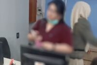 Tangkapan layar video viral pelayanan apotek kimia Farma Sekupang. Foto: Tangkapan Layar 