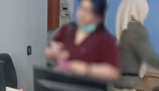 Tangkapan layar video viral pelayanan apotek kimia Farma Sekupang. Foto: Tangkapan Layar