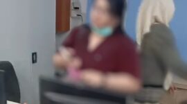 Tangkapan layar video viral pelayanan apotek kimia Farma Sekupang. Foto: Tangkapan Layar 