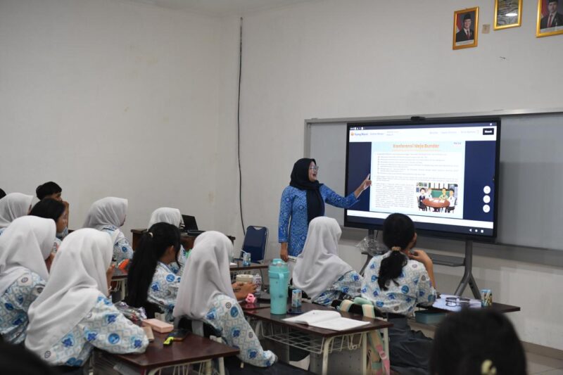 Pemerintah menegaskan komitmennya dalam menjamin kesejahteraan dan kepastian hukum bagi guru non-Aparatur Sipil Negara (Non-ASN), sekaligus memastikan keberlangsungan layanan pendidikan nasional tetap berjalan optimal. Foto: Dok Kemendikdasmen