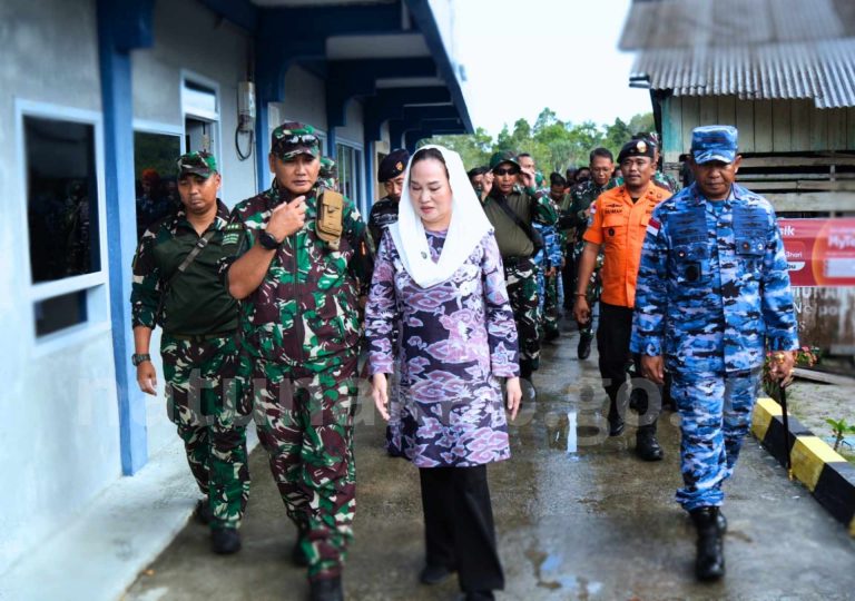 Bupati Natuna Cen Sui Lan menyambut kunjungan kerja Panglima Komando Gabungan Wilayah Pertahanan I (Pangkogabwilhan I) Kunto Arief Wibowo. Foto: INIKEPRI.COM