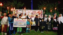 Hari raya Idul Adha di Natuna semakin semarak dengan pawai obor yang disponsori Raja Mustakim dan KPDN. Foto: Istimewa 