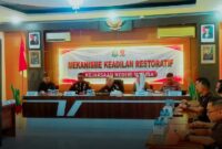 Penyerahan SKP2 berlangsung di Aula Kejaksaan Negeri Natuna dan dipimpin langsung oleh Wakil Kepala Kejaksaan Tinggi Kepulauan Riau, Dr. Diah Yuliastuti, SH, MH. Kegiatan tersebut turut dihadiri Bupati Natuna, Cen Sui Lan, beserta sejumlah unsur Forkopimda. Foto: INIKEPRI.COM