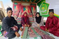Dua pasang pengantin menikah di atas kapal Lentera Kemenag Kepri. Foto: INIKEPRI.COM