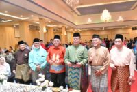 Gubernur Kepulauan Riau, Ansar Ahmad bersama sejumlah tokoh alumni Pendidik Guru Agama Negeri (PGAN) Tanjungpinang dalam reuni akbar yang dilaksanakan di Hotel CK, Sabtu (27/6/2026) malam. Foto: KepriProv 