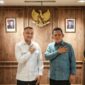 Gubernur Kepri Ansar Ahmad bersama Wamen Kebudayaan RI Giring Ganesha Djumaryo berfoto bersama usai melaksanakan sejumlah pembahasan terkait pengembangan dan rencana pembangunan Museum dan Monumen Tugu Bahasa Pulau Penyengat di Kantor Kementrian Kebudayaan RI, Jakarta. Foto: KepriProv 