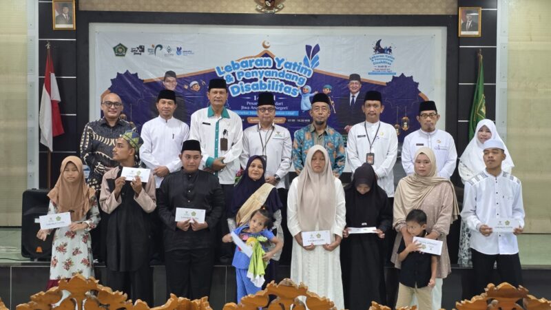 Lebaran Anak Yatim ini berlangsung khidmat di Masjid Besar Nurussalam, Tanjungbatu. Foto: INIKEPRI.COM