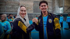 pelepasan Kontingen Kabupaten Natuna yang akan berlaga pada Pekan Olahraga Pelajar Daerah (POPDA) X Tingkat Provinsi Kepulauan Riau Tahun 2026. Bupati Natuna secara resmi melepas para atlet dalam sebuah upacara yang berlangsung di GOR Air Mulung Kabupaten Natuna, (Jumat 26/6/2026). Foto: INIKEPRI.COM