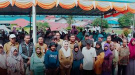Bupati Natuna Cen Sui Lan melanjutkan kunjungan kerjanya ke Kecamatan Pulau Tiga Barat. Foto: INIKEPRI.COM