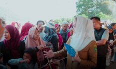 Blusukan ke Pulau Tiga, Cen Sui Lan Bawa Pasar Murah, Bantuan Sosial, hingga Layanan Kesehatan
