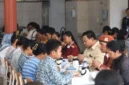 Presiden Prabowo Subianto menyantap MBG bersama siswa sekolah rakyat di Tabanan Bali. Foto: Bakom RI