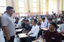 Bupati Bintan Robby Kurniawan saat meninjau job fair beberapa waktu lalu. Foto: Istimewa