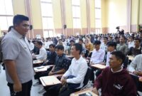 Bupati Bintan Robby Kurniawan saat meninjau job fair beberapa waktu lalu. Foto: Istimewa 