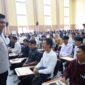 Bupati Bintan Robby Kurniawan saat meninjau job fair beberapa waktu lalu. Foto: Istimewa 