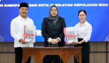 Plh Wali Kota Batam, Li Claudia Chandra, menerima LKPD Tahun Anggaran 2025 di Kantor BPK Perwakilan Provinsi Kepulauan Riau. Foto: INIKEPRI.COM/Media Center Batam 