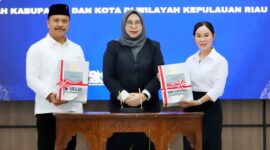 Plh Wali Kota Batam, Li Claudia Chandra, menerima LKPD Tahun Anggaran 2025 di Kantor BPK Perwakilan Provinsi Kepulauan Riau. Foto: INIKEPRI.COM/Media Center Batam 