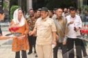 Bupati Natuna Cen Sui Lan bersama Menteri PPN/Kepala Bappenas Rachmat Pambudy saat peresmian Gedung Cakrawala dan Gedung Nusantara PT McDermott Indonesia di Batam. Momen tersebut dimanfaatkan Cen Sui Lan untuk menyampaikan aspirasi pembangunan Natuna. Foto: INIKEPRI.COM/NatunaKab