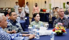 Plh Wali Kota Batam, Li Claudia Chandra, saat menerima kunjungan 22 atase pertahanan dari 19 negara sahabat dalam rangkaian Defence Attache Tour 2026 di Batam. Foto: INIKEPRI.COM/Media Center Batam 