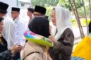 Bupati Natuna Cen Sui Lan menyambut secara langsung jamaah haji asal Natuna di asrama Haji Batam. Foto: INIKEPRI.COM