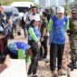 Wakil Wali Kota Batam Li Claudia Chandra saat melaksanakan gotong royong beberapa waktu lalu. Foto: Media Center Batam 