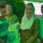 Bupati Natuna Cen Sui Lan secara simbolis menyerahkan bantuan beras Cadangan Pangan Pemerintah (CPP) kepada masyarakat di Kecamatan Bunguran Batubi. Foto: INIKEPRI.COM