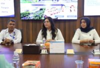 Rapat koordinasi yang dipimpin oleh Anggota/Deputi Bidang Pelayanan Umum BP Batam, Ariastuty Sirait, bersama perwakilan pedagang dan jajaran direktorat terkait. Foto: BP Batam 