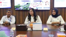 Rapat koordinasi yang dipimpin oleh Anggota/Deputi Bidang Pelayanan Umum BP Batam, Ariastuty Sirait, bersama perwakilan pedagang dan jajaran direktorat terkait. Foto: BP Batam
