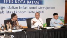 Wali Kota Batam Amsakar saat High Level Meeting (HLM) Tim Pengendalian Inflasi Daerah (TPID) Kota Batam Tahun 2026 yang dirangkaikan dengan pencanangan Sensus Ekonomi 2026. Foto: Media Center Batam