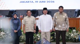 Menteri Agraria dan Tata Ruang/Kepala Badan Pertanahan Nasional (ATR/BPN) Nusron Wahid bersama Menteri Dalam Negeri Muhammad Tito Karnavian resmi menandatangani Surat Edaran Bersama tentang Pengintegrasian LP2B ke dalam Rencana Tata Ruang Wilayah (RTRW) Kabupaten/Kota dan/atau Rencana Detail Tata Ruang (RDTR). Foto: Istimewa 