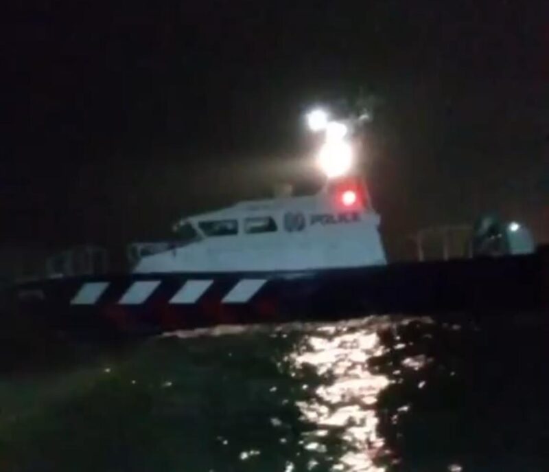 Kapal milik Police Marine Singapura. Foto: Tangkapan Layar akun TikTok @azkaaladric26