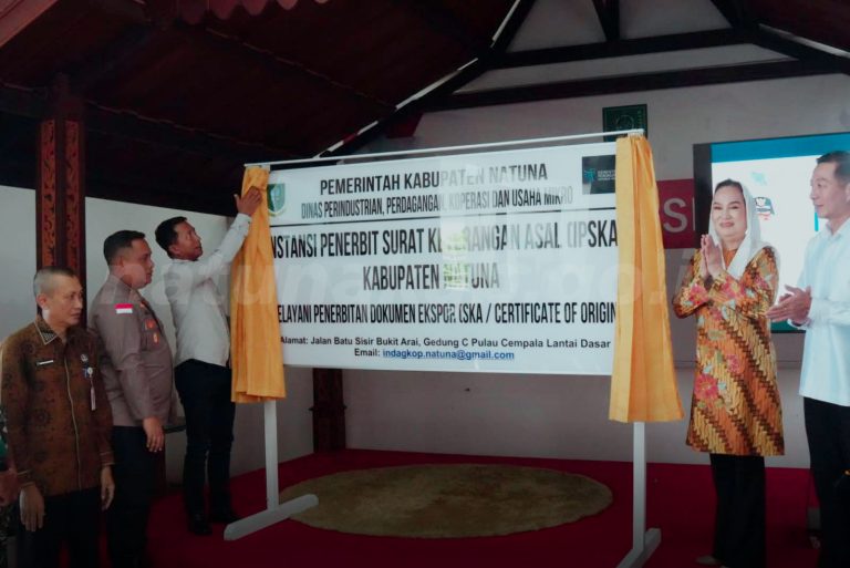 Peresmian Serentak Penetapan Kabupaten Natuna sebagai Instansi Penerbit Surat Keterangan Asal (IPSKA) yang dilaksanakan secara nasional oleh Kementerian Perdagangan Republik Indonesia. Kegiatan tersebut berlangsung di Ruang Lobby Kantor Bupati Natuna Lantai I, Bukit Arai. Foto: INIKEPRI.COM