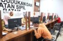 Pelayanan di Disdukcapil Batam. Foto: Istimewa