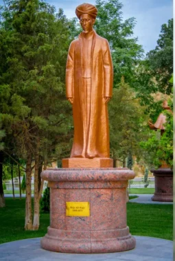 Patung Raja Ali Haji Berdiri di Taman Internasional Turkmenistan, Bukti Pengaruh Besar Bahasa Melayu