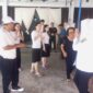 Bupati Natuna Cen Sui lan dan suami H.Raja Mustakim menyambangi Rumah Duka Kuntiu. Foto: Istimewa 