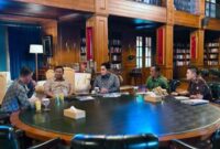 Presiden Prabowo Subianto membahas roadmap Timnas Indonesia bersama Ketua Umum PSSI dan Pelatih Timnas. Foto: Istimewa 